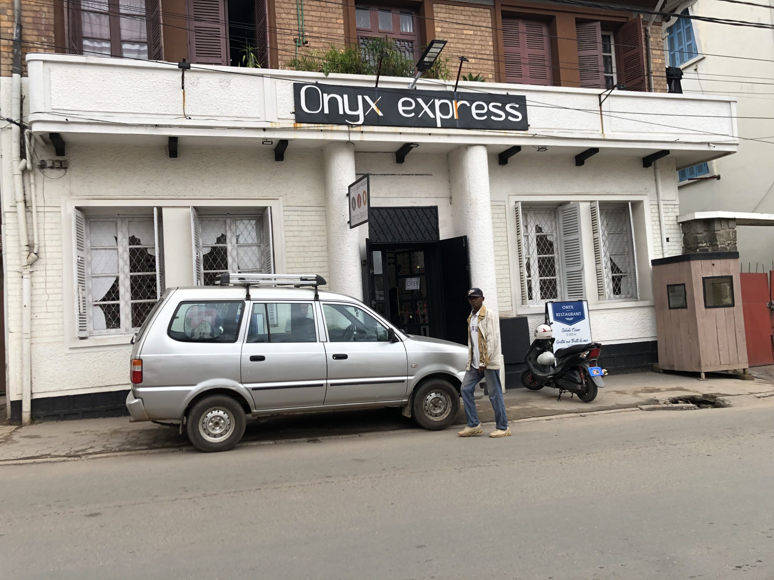 Onyx Express – Un endroit idéal pour se fondre dans le décor et déguster un bon repas